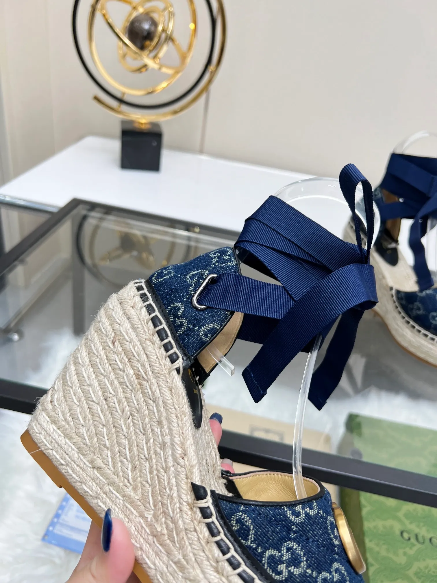 👟👟Ex-factory price 440👟👟 GUCCI wedge fisherman sandals, thick-soled straw, high-end quality, fabric: double G fabric, electric embroidery, lining: mixed sheepskin lining, yardage: 35 ~ 42, color: light blue. Dear new and old customers, the picture has been updated, please transfer the image to change. The upgraded version of the wedge heel currently has more than 40 colors. Transfer the image and sell it.